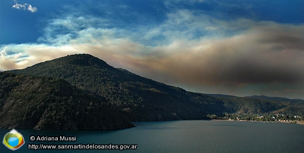 Foto Incendio desde el Lácar (Adriana Mussi)