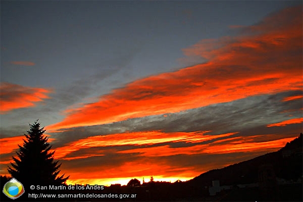 Foto Amanecer sobre la ciudad (San Martín de los Andes)