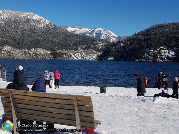 Foto Nieve en lago Lacar ()